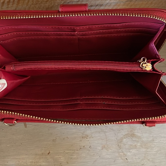 Karla Hanson Red clutch & cross over - Picture 3 of 3